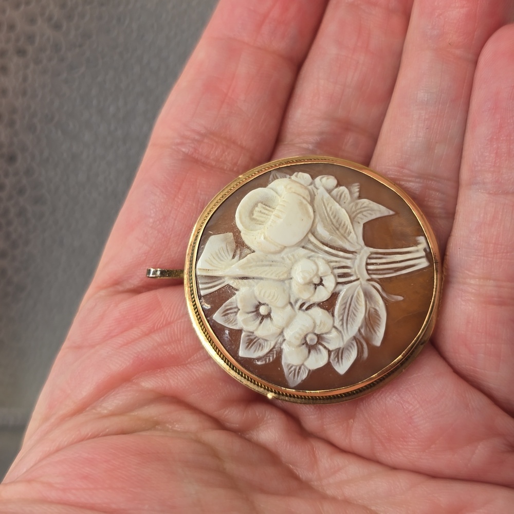 Vintage Cameo 14K Yellow Gold Carved Bouquet Brooch & Pendant - Picture 7 of 9